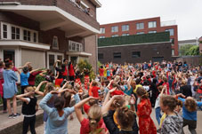 Leeuwendans Kung Fu demo & Kung Fu workshop voor 600 kinderen Montessoribasisschool De Elzen te Tilburg